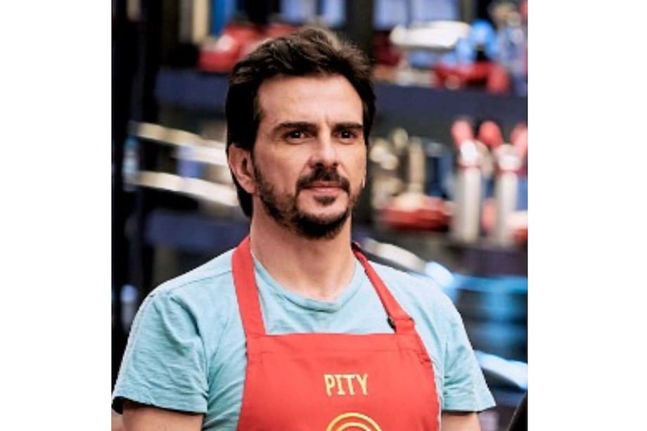 El actor y participante de MasterChef Celebrity se está dando una oportunidad en el amor con una famosa actriz. Aquí te contamos de quién se trata. ¡Que viva el amor!