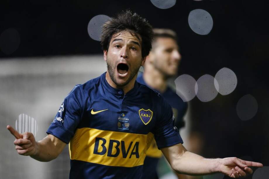 El uruguayo Nicolás Lodeiro celebra su gol en la final de la Copa Argentina. / EFE