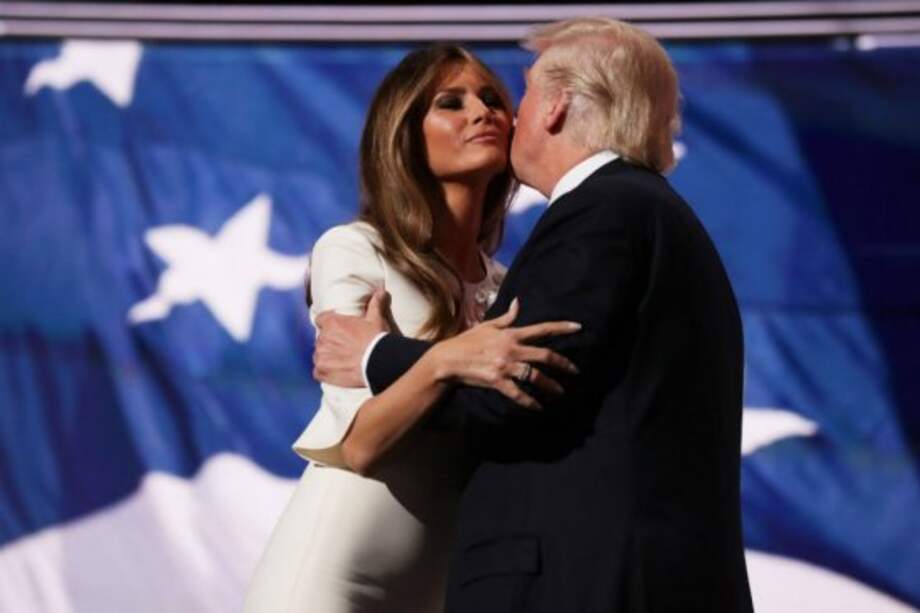 Vestir o no a la primera dama Melania, un dilema para los diseñadores