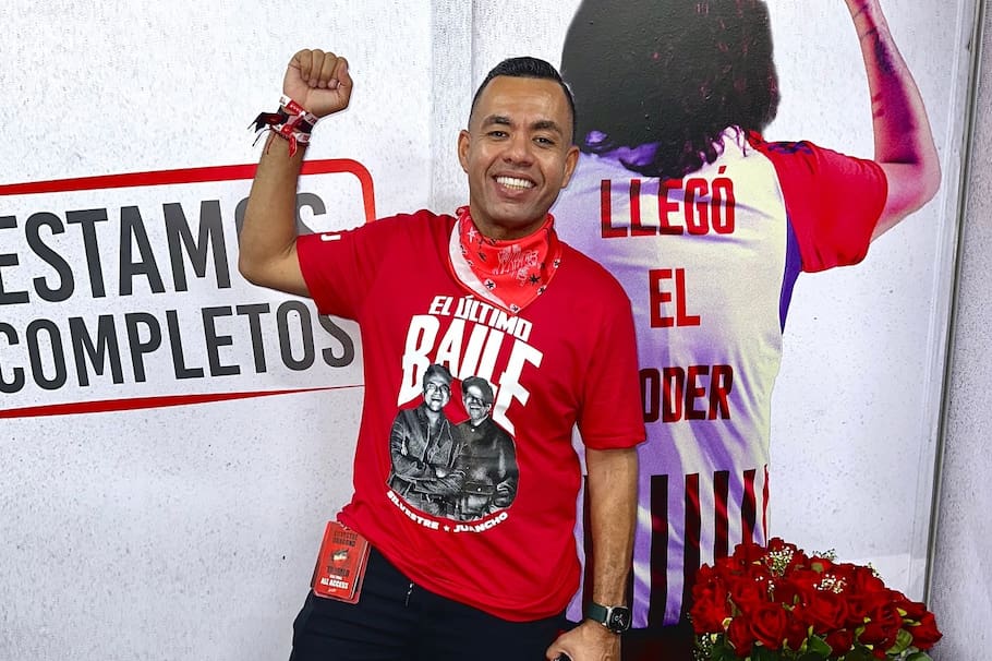 Algunos cantantes del género han reaccionado a la repentina muerte del publicista de 42 años.