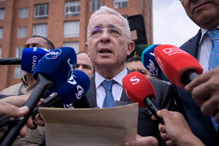 El expresidente Álvaro Uribe Vélez dijo que los señalamientos en su contra provienen de sus adversarios políticos.