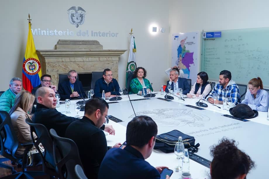 La Alianza Verde es la primera colectividad con la que se reúne el ministro Prada para hablar de la agenda legislativa del Gobierno.