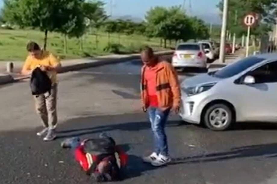 Hubo intercambio de disparos y en la urbanización Alameda del Río uno de los delincuentes fue arrollado por un vehículo.