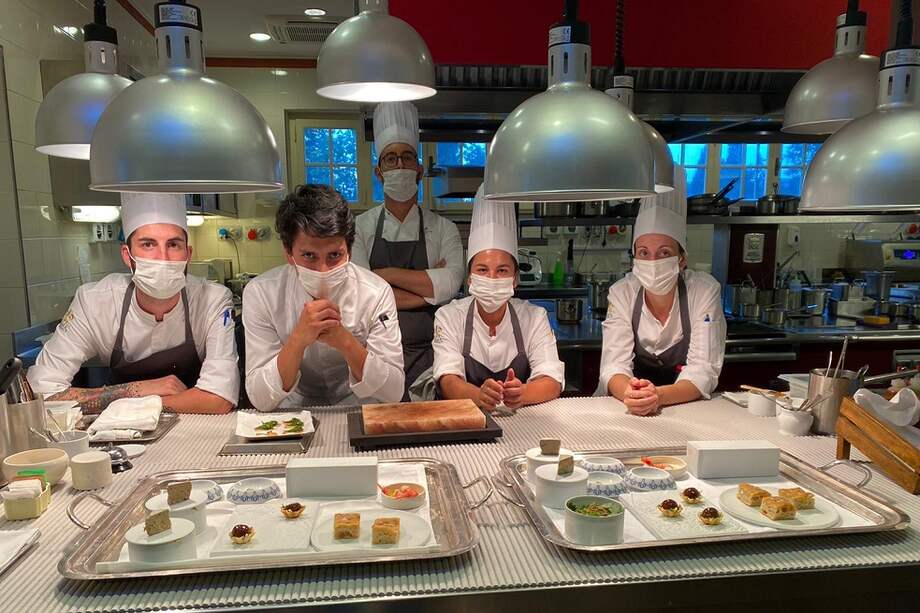 Tiene 31 años y estudió en la escuela gastronómica, Gato Dumas Colombia.
