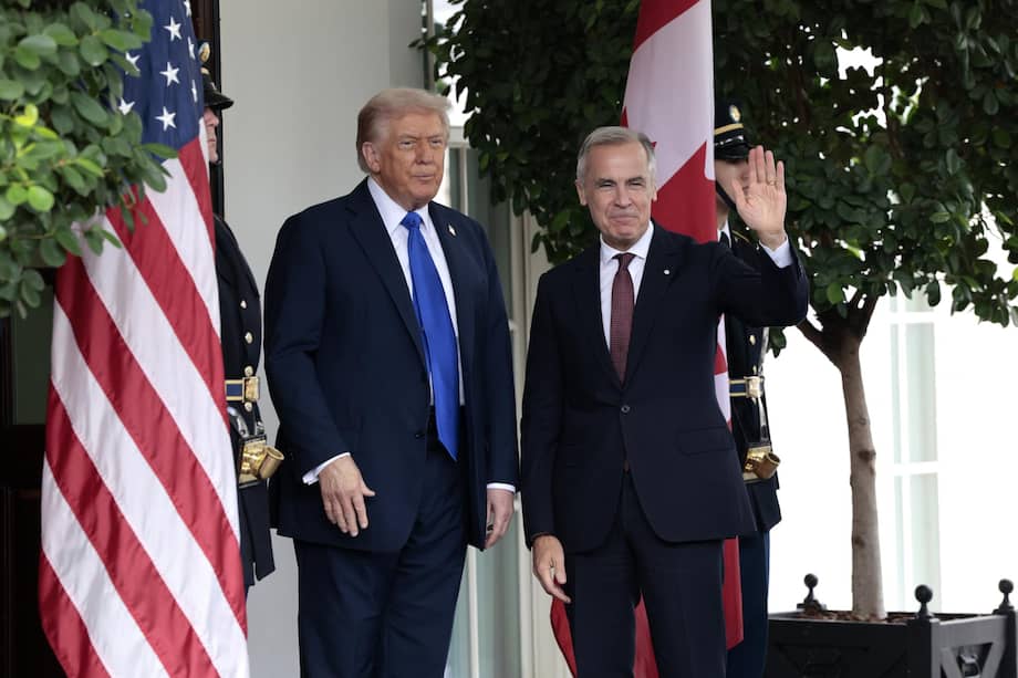 El presidente de Estados Unidos, Donald Trump (izquierda) con el primer ministro de Canadá, Mark Carney (derecha) antes de romper relaciones. Imagen de referencia.