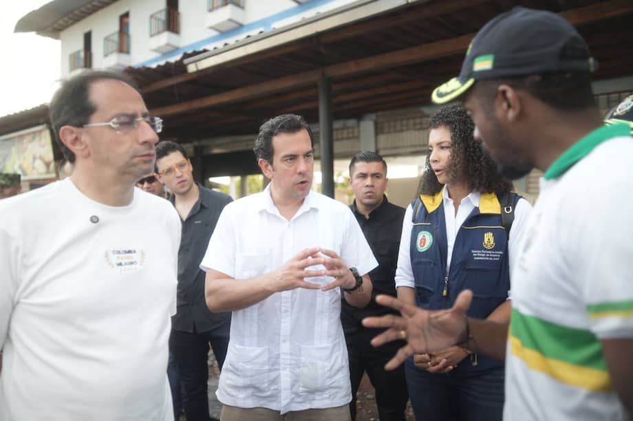 Vicepresidente José Manuel Restrepo, ministro del Interior, Rodrigo Lara y gobernadora del Chocó, Nubia Carolina Córdoba.