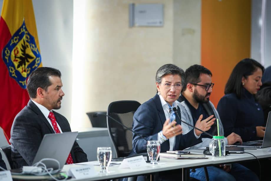 La alcaldesa dio inicio a las negociaciones con los consorcios del sistema de transporte.