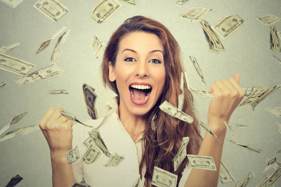 Mujer celebrando plata