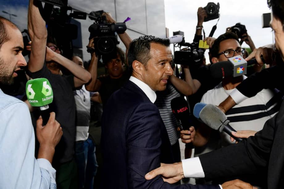 El agente portugués llega a la Corte de Pozuelo de Alarcón para declarar en el caso de presunto fraude fiscal del colombiano Radamel Falcao García. / AFP