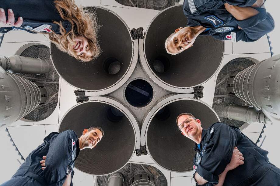 La misión. Arriba: Hayley Arceneaux y Sian Proctor. Abajo: Jared Isaacman y Chris Semproski.