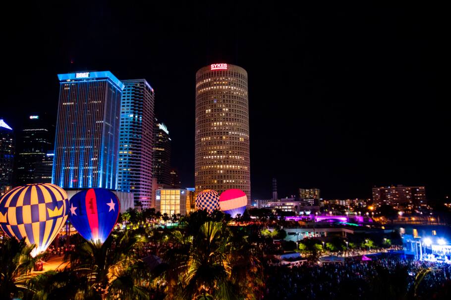 La diversa historia de la comunidad y su población mezcla influencias latinoamericanas.