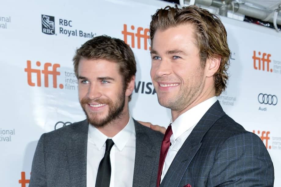Los hermanos Liam y Chris Hemsworth.