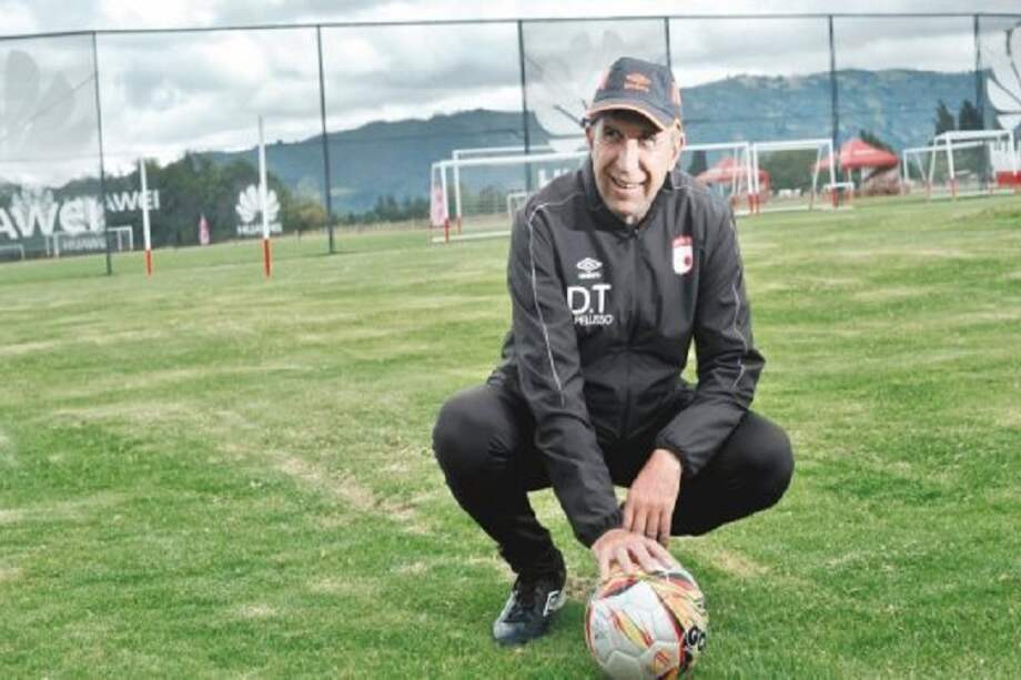 Gerardo Pelusso tiene 61 años, de los cuales le ha dedicado 46 al fútbol profesional. / Cristian Garavito -El Espectador