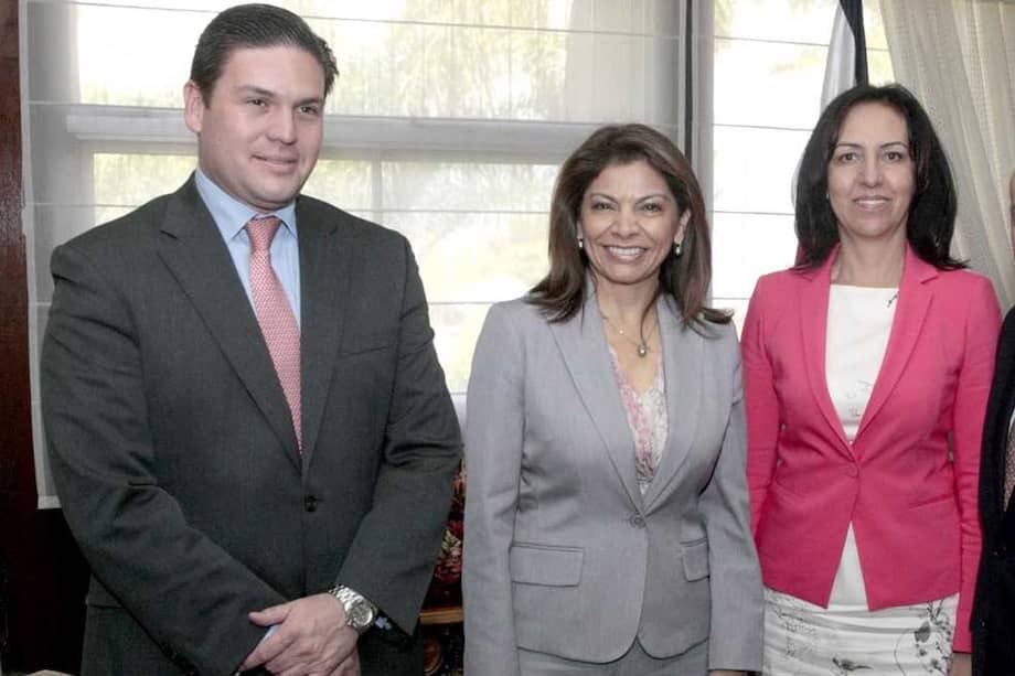 Los ministros Juan C. Pinzón y Ruth S. Correa y se reunieron con la presidenta de Costa Rica, Laura Chinchilla (centro).