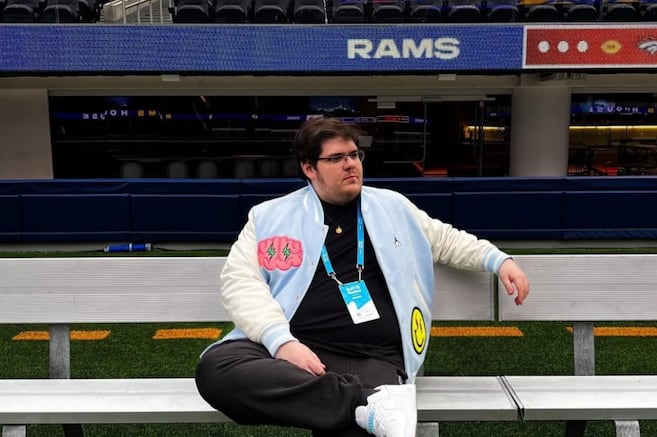 Él es Casimiro Miguel, el youtuber que transmitirá gratis los 104 partidos del Mundial 2026
