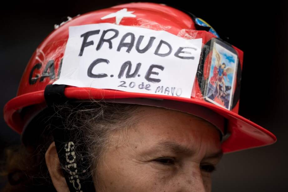 Manifestantes participan en una protesta con el resultado de las elecciones presidenciales en Caracas (Venezuela). EFE/Miguel Gutiérrez
