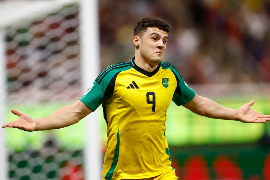 Bailey Cadamarteri de Jamaica celebra su gol este jueves.