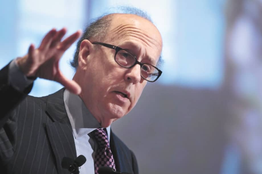 Stephen Roach, investigador principal en el Instituto Jackson de Asuntos Globales de la Universidad de Yale y profesor titular en la Escuela de Administración de esa institución, es autor del libro “Desequilibrado: la codependencia de América y China”. / AP