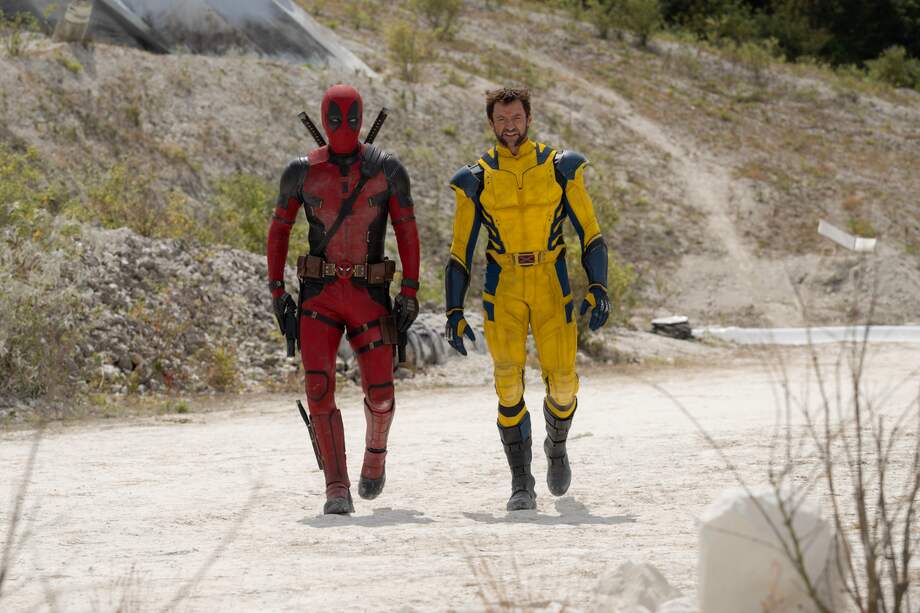 (L-R): Ryan Reynolds as Deadpool/Wade Wilson and Hugh Jackman as Wolverine/Logan 20th Century Studios/Marvel Studios' DEADPOOL & WOLVERINE. Photo by Jay Maidment. © 2024 20th Century Studios / © and ™ 2024 MARVEL.