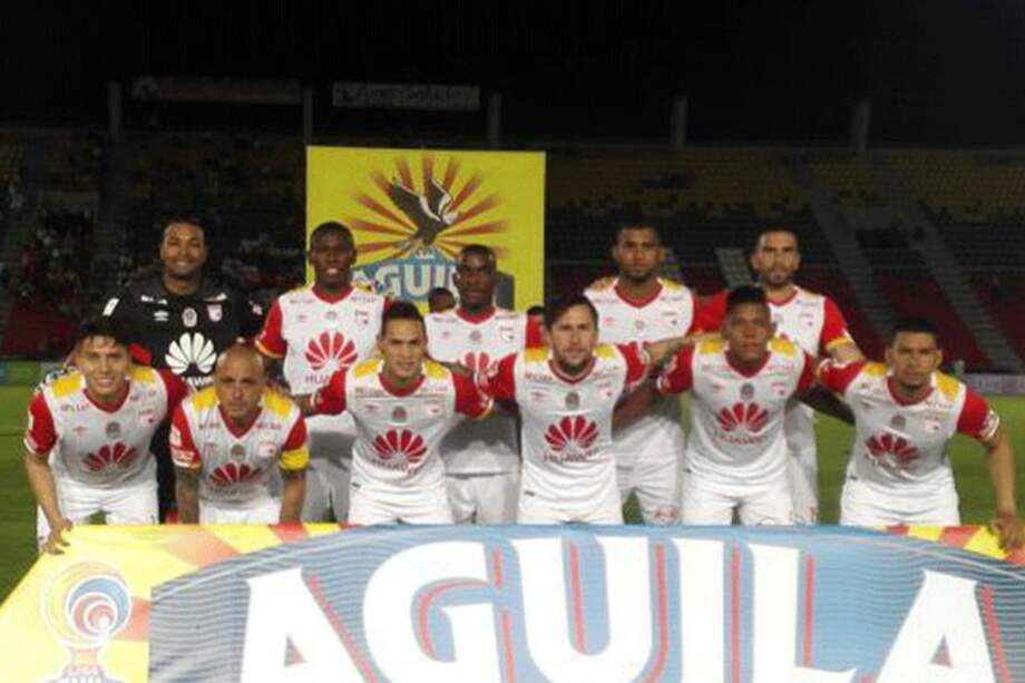 Santa Fe deberá enfrentar en la fecha 16 al Júnior de Barranquilla. / @SantaFe