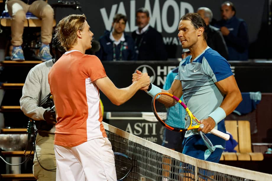 Nadal regresó a comienzos de año y ganó el Abierto de Australia para sumar su 21º Grand Slam, un récord, aunque después de la gira estadounidense volvió a parar por un problema en las costillas