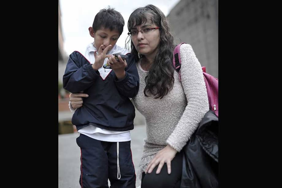 Julia Inés Ruiz y su hijo de 9 años. / Óscar Pérez