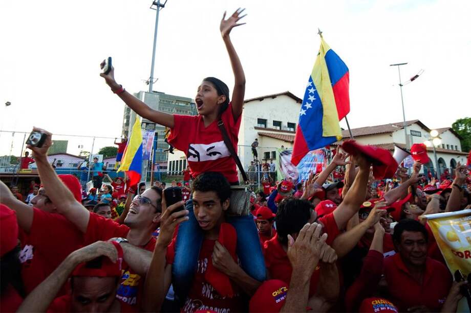 Multitudes arropan a Chávez y Capriles a nueve días de elección en Venezuela
