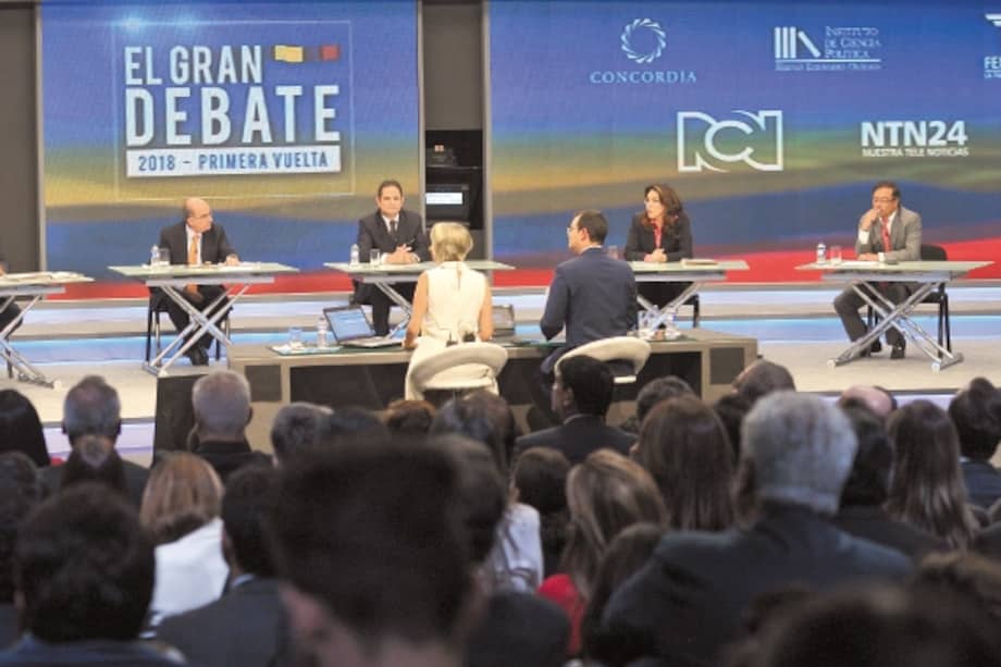A pesar del poco debate en los espacios televisivos, los candidatos a la Presidencia (aquí en RCN Tv) intentan marcar mayores diferencias frente a sus contrincantes más cercanos. / Gustavo Torrijos