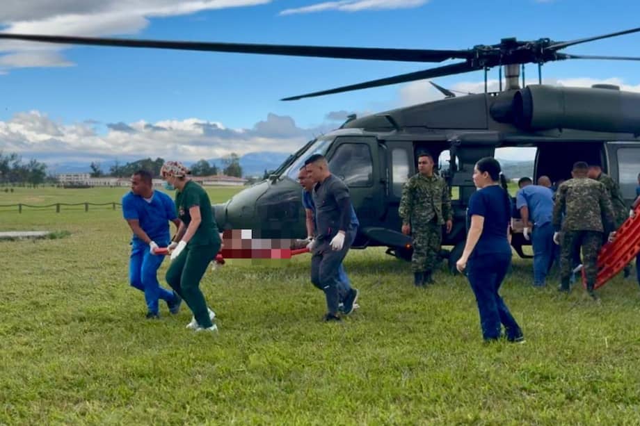 De acuerdo con el reporte oficial, durante la asonada cuatro personas agredieron directamente al personal militar con el propósito de arrebatarle su armamento de dotación.
