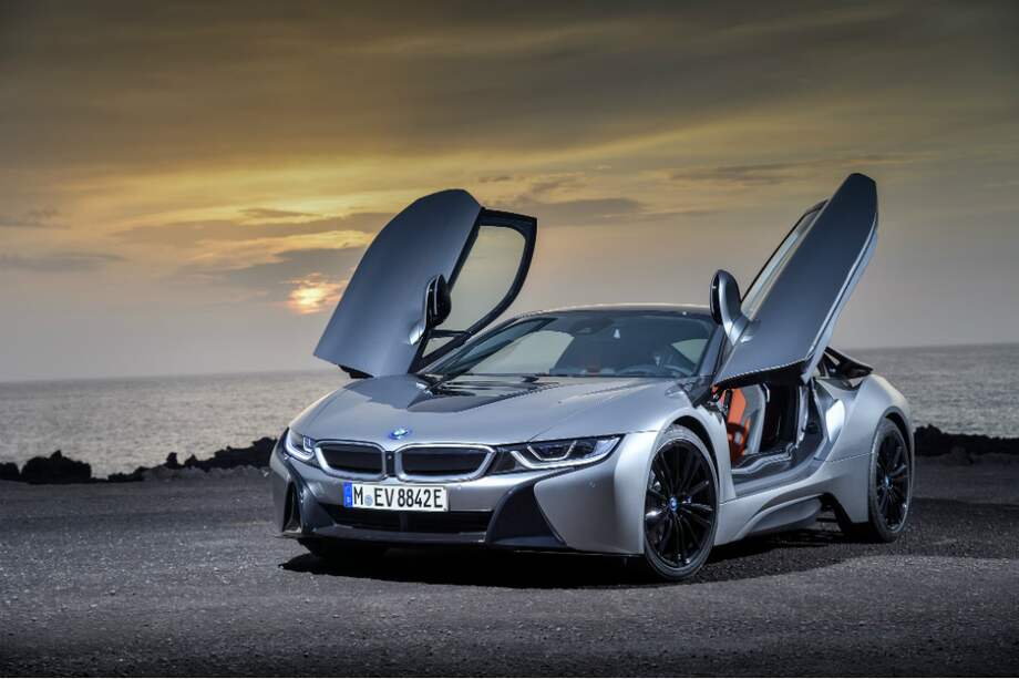 El nuevo BMW i8 cupé acelera de 0 a 100 km/h en 4.4 segundos.