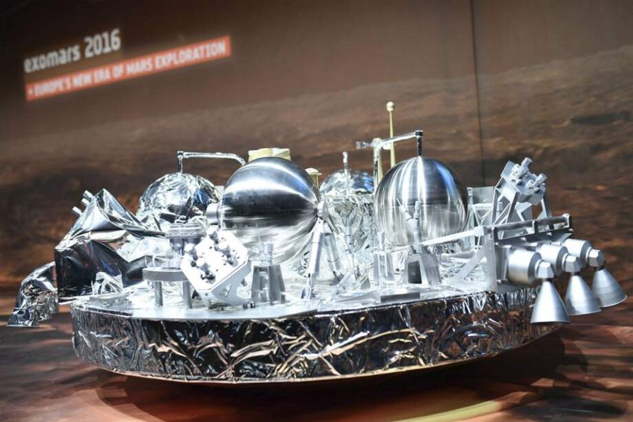 Vista de una maqueta del módulo Schiaparelli. / EFE.
