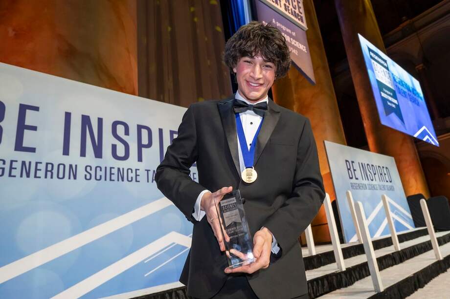 Matteo Paz, de 18 años, durante la entrega de premios otorgados por la Sociedad para la Ciencia.