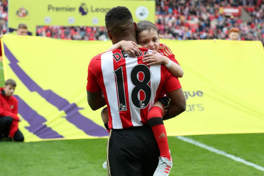 Jermain Defoe con Bradley Lowery, su pequeño mejor amigo. / AFP