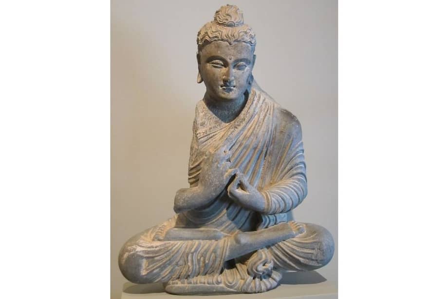 Escultura del Buda meditando en la postura del loto, siglo II d.C.