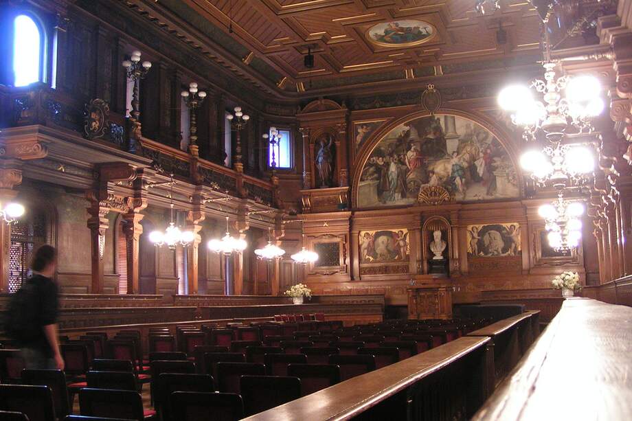 El conde palatino del Rin y príncipe elector Ruperto I fundó, con el consentimiento papal, la Universidad de Heidelberg en 1386.