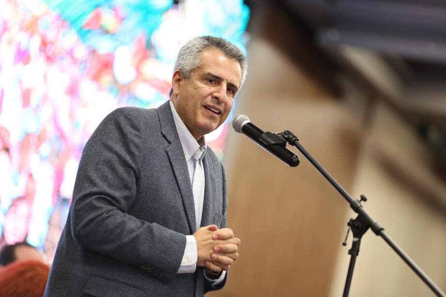 Luis Fernando Velasco, ministro del Interior.