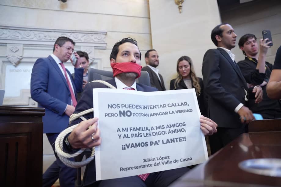 El presidente de la Cámara de Representantes, Julián López, se amarró a su curul tras sanción del partido de la U.