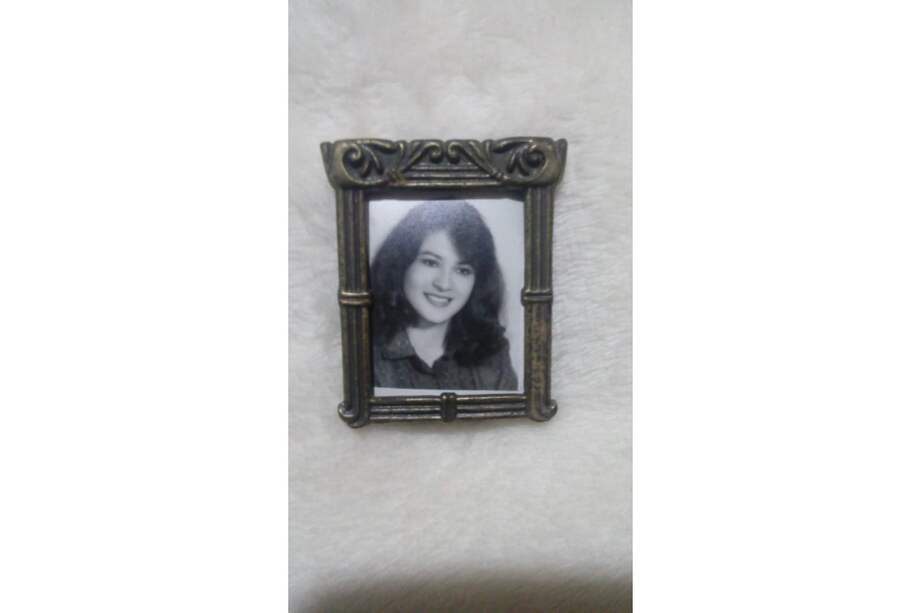 "No hay texto / imposible así este no te haga total justicia / hago un intento más por llegar a lograrlo".