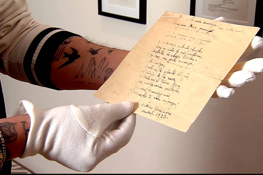Fotografía facilitada por RTVE del poema inédito que el cantante Miguel Poveda asegura haber descubierto en la parte trasera del manuscrito de otro poema, 'Gacela de la raíz amarga', que adquirió a un anticuario en Alemania, verá la luz en la Feria del Libro de Granada el próximo 27 de abril.