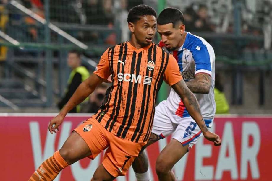 Daniel Muñoz, con Crystal Palace en la Conference League.