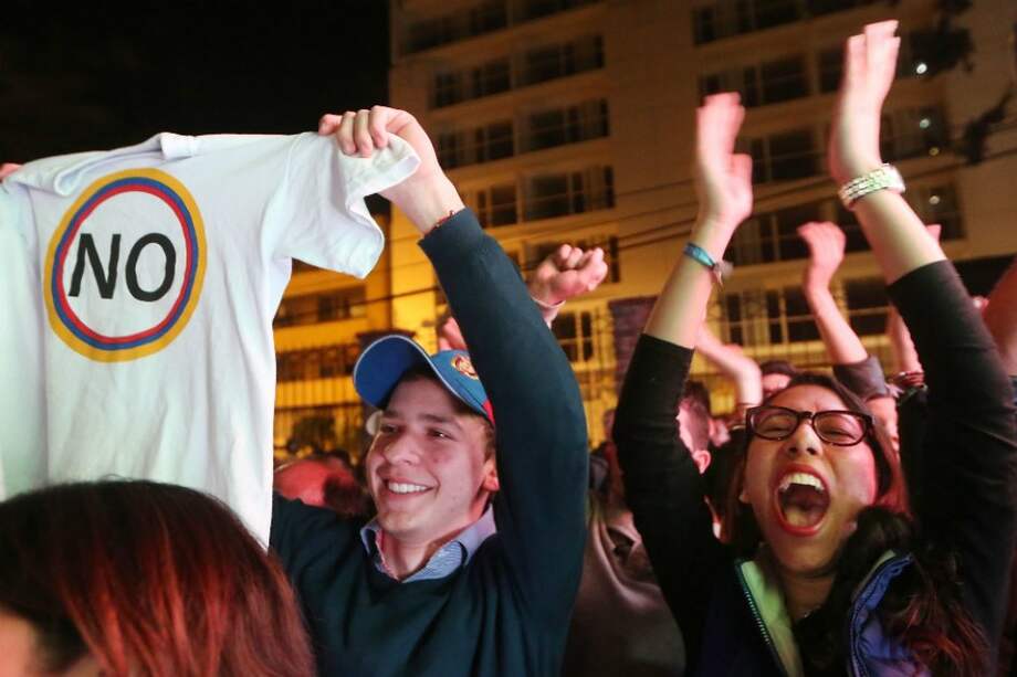 El 50,21 % de los vontantes en el plebiscito optó por el No. / AFP