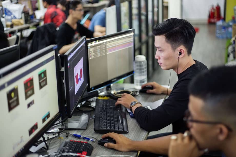 De octubre a diciembre del año pasado, los fabricantes colocaron 71,8 millones de ordenadores en el mercado. / Bloomberg