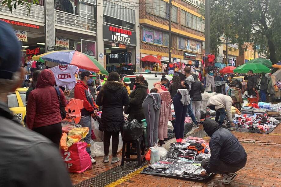 Algunas personas no portan de manera adecuada su tapabocas.