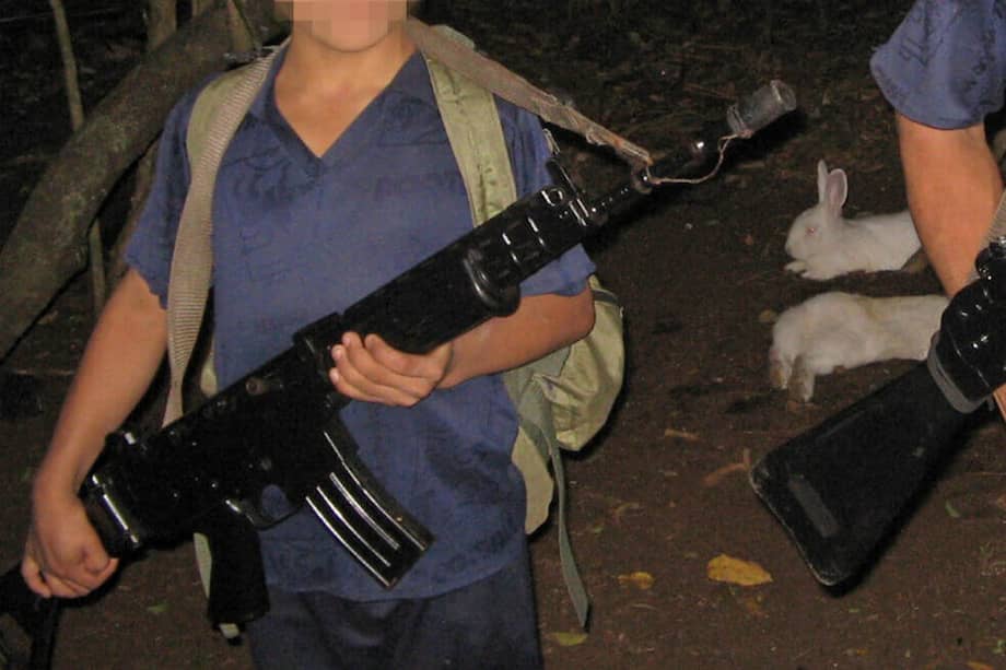 Se estima que una de cada tres víctimas de reclutamiento infantil en Colombia fue vinculada entre 2001 y 2007. /AFP - Referencia