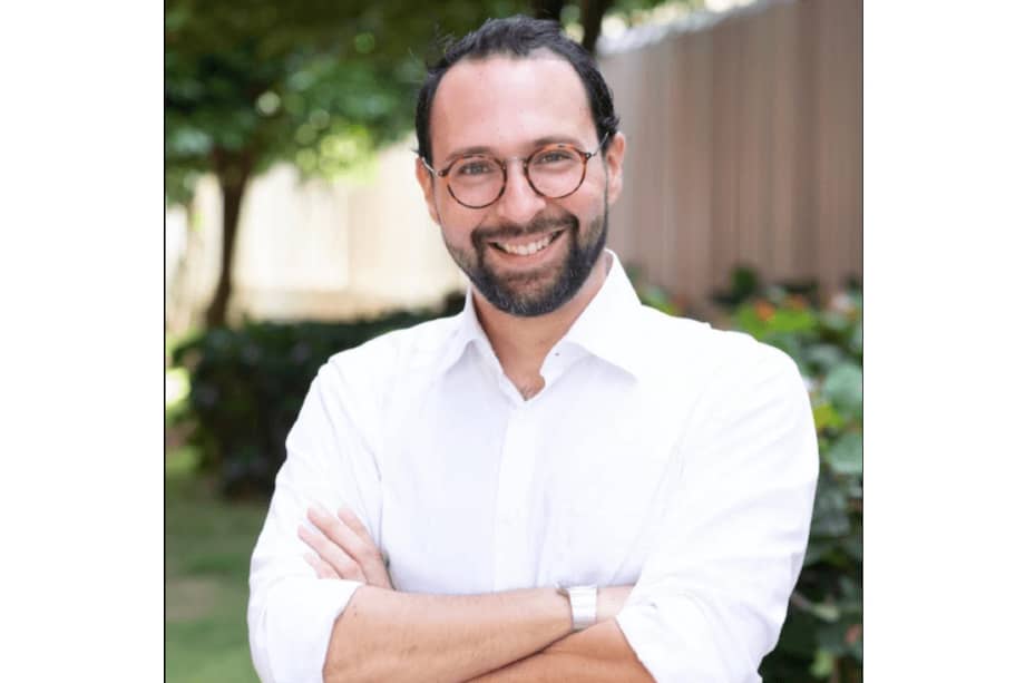 Gabriel Cifuentes tiene ascendencia italiana. Hablando de sus antepasados, recuerda lo que fue para ellos vivir durante la Segunda Guerra Mundial. Además, reconoce en su papá un faro ético para el ejercicio público.