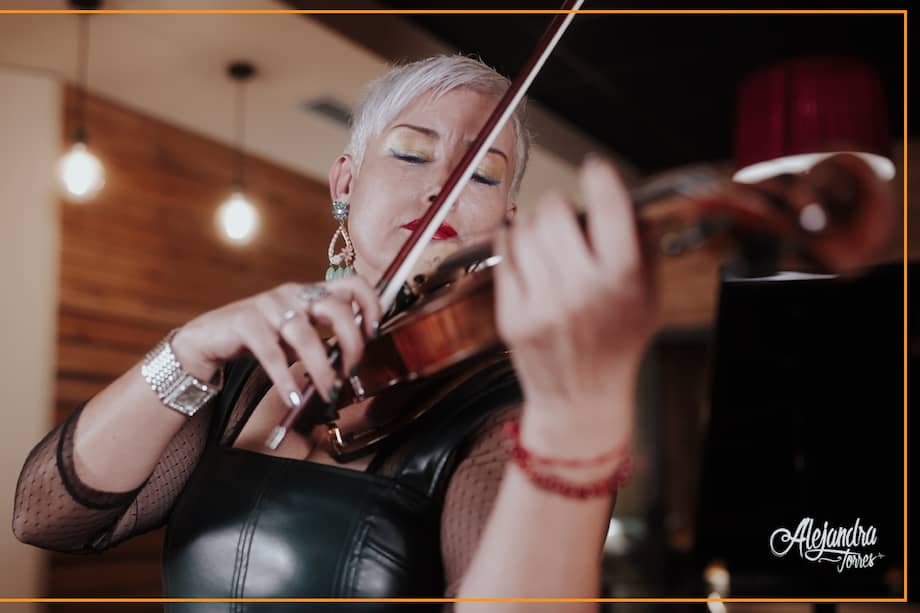 Alejandra Torres es la primera violinista latinoamericana en hacer parte de la Orquesta Filarmónica de Viena.