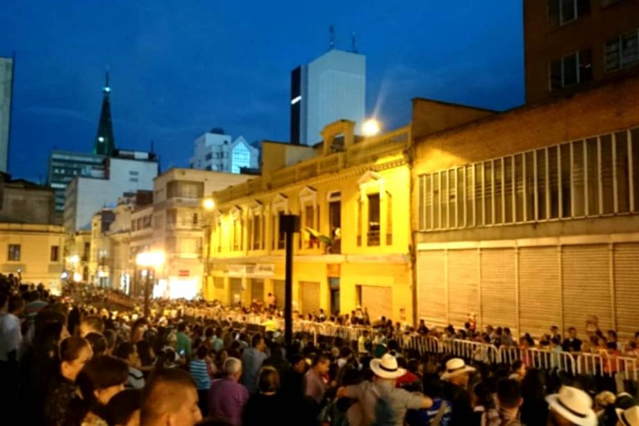 Multitudinaria asistencia al Desfile Solemne de Nuestra Señora de la Esperanza Macarena. /Foto: Twitter Instituto de Cultura y Turismo de Manizales