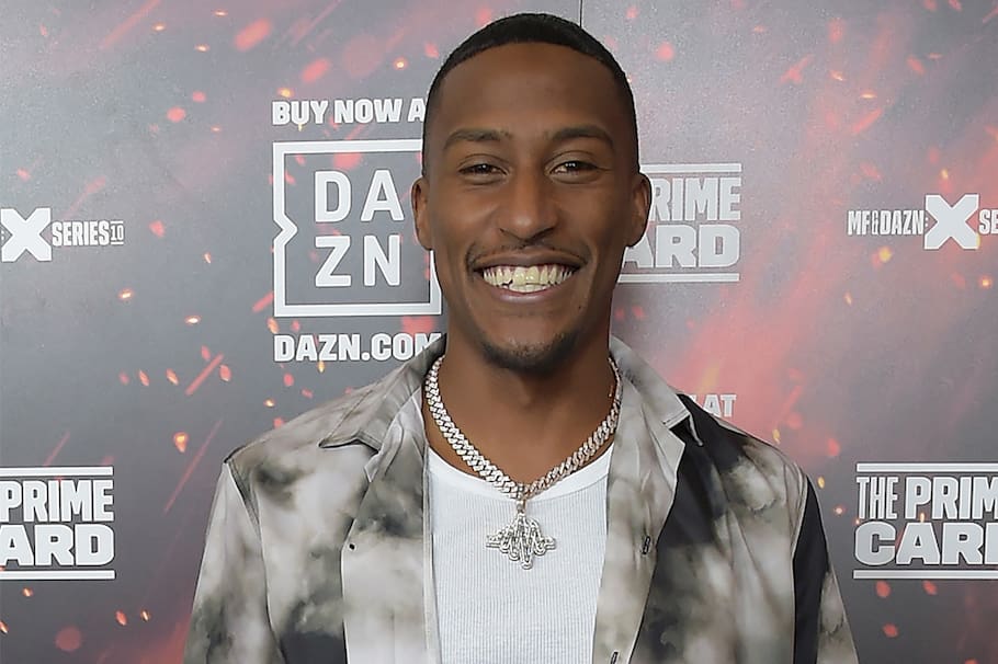 El artista de 29 años, quien también se desempeñó como presentador, fue arrestado en la ciudad de Brisbane, en Australia. Esto se sabe.