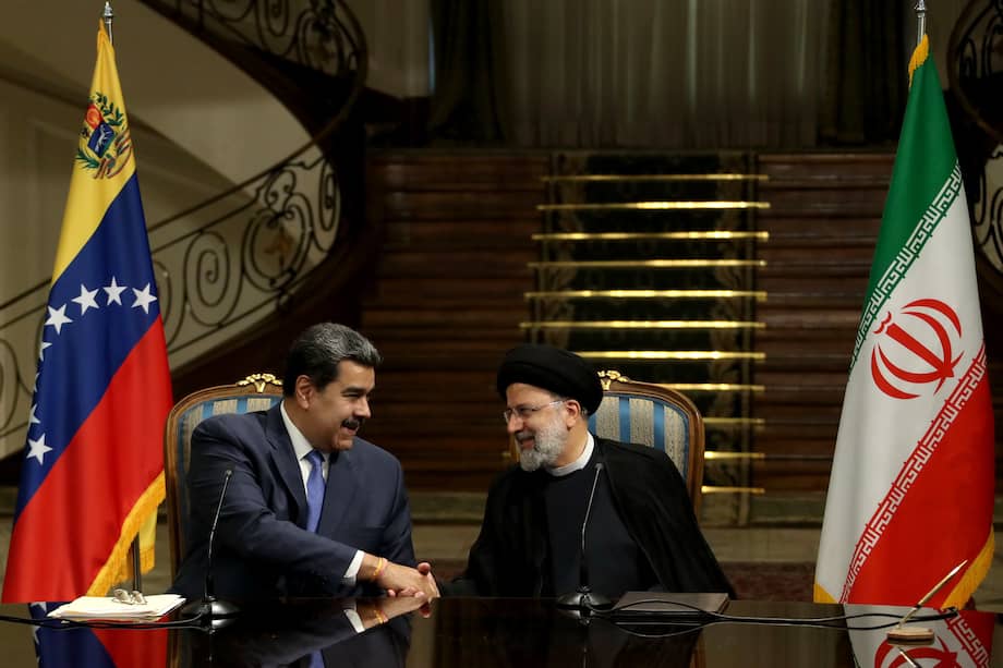Nicolás Maduro durante su visita al expresidente de Irán, Ebrahim Raisi, en 2022.