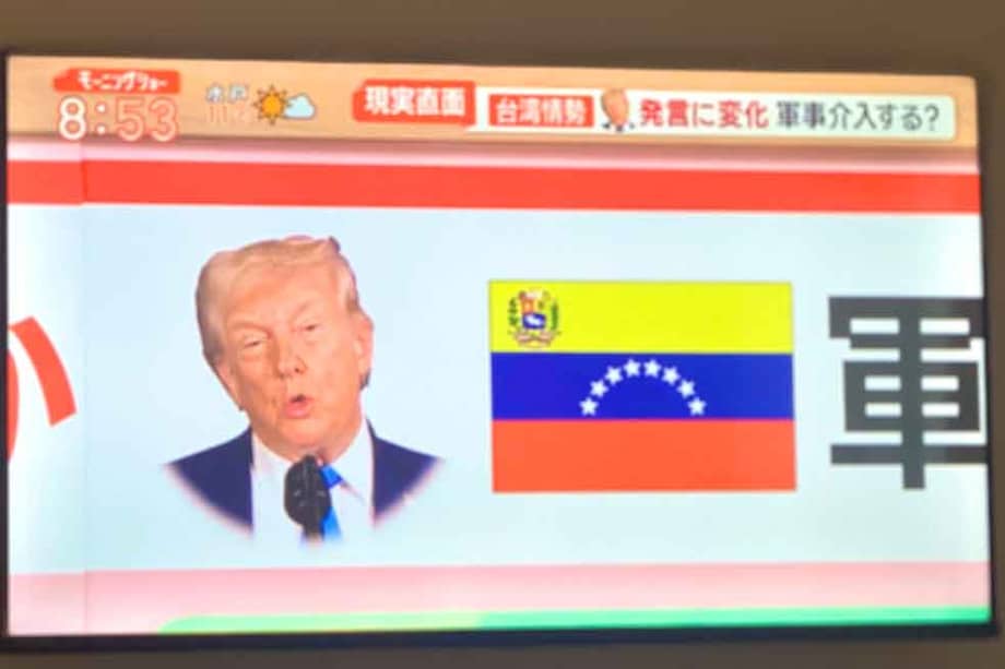 Imagen de la televisión japonesa al informar sobre la intervención de EE. UU. en Venezuela.